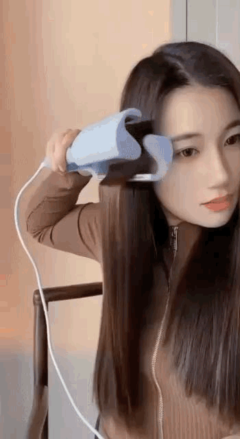 Wave curling iron